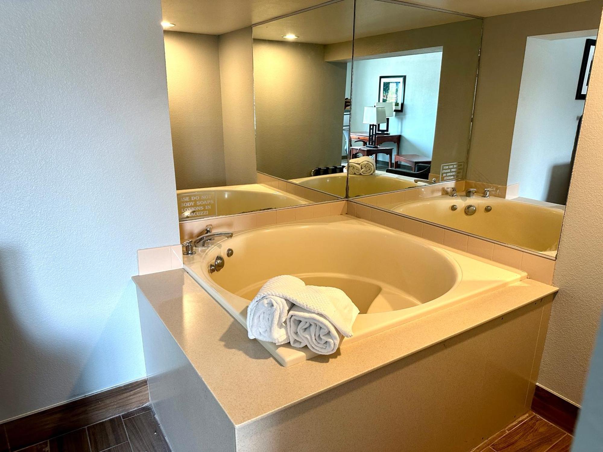 Americinn & Suites By Wyndham Baraboo Event Center Eksteriør bilde