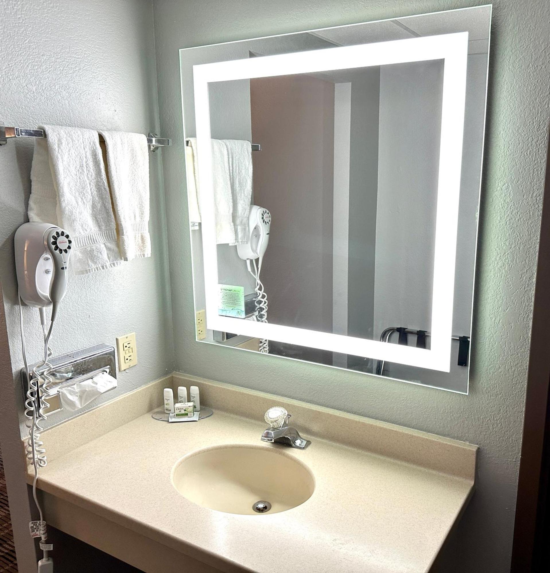 Americinn & Suites By Wyndham Baraboo Event Center Eksteriør bilde